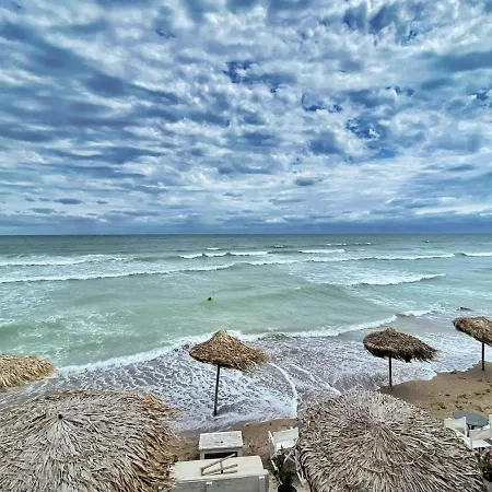 Independent Retro Caravan By The Beach Vama Veche