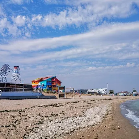 Independent Retro Caravan By The Beach Κάμπινγκ