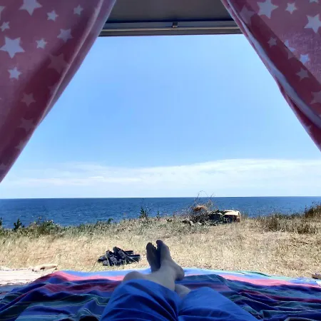 Independent Retro Caravan By The Beach Campeggio